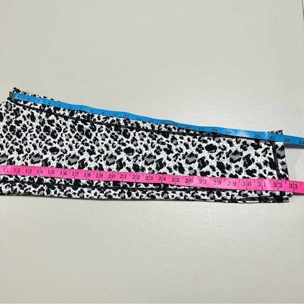 Zyia Active Snow Leopard Pocket Brilliant High Rise Leggings - Picture 11 of 11